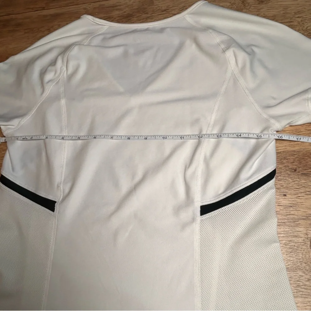 Nike Women's Dri-FIT V-neck Athletic Tee Medium‎